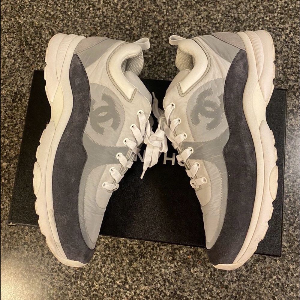 Vintage CHANEL 21C Interlocking CC White/Anthracite Sneaker Trainer (US Size 12)